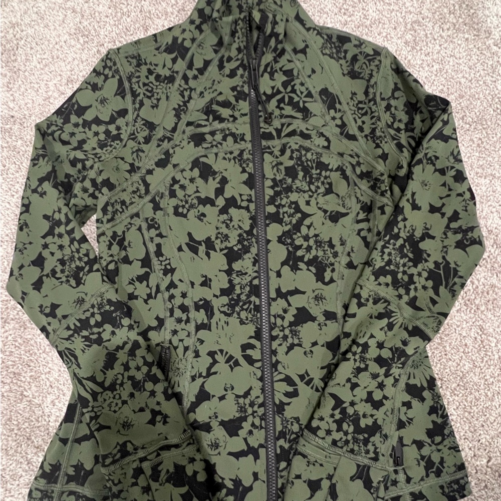 Lululemon define jacket size 8 discontinued pattern- new without tags!